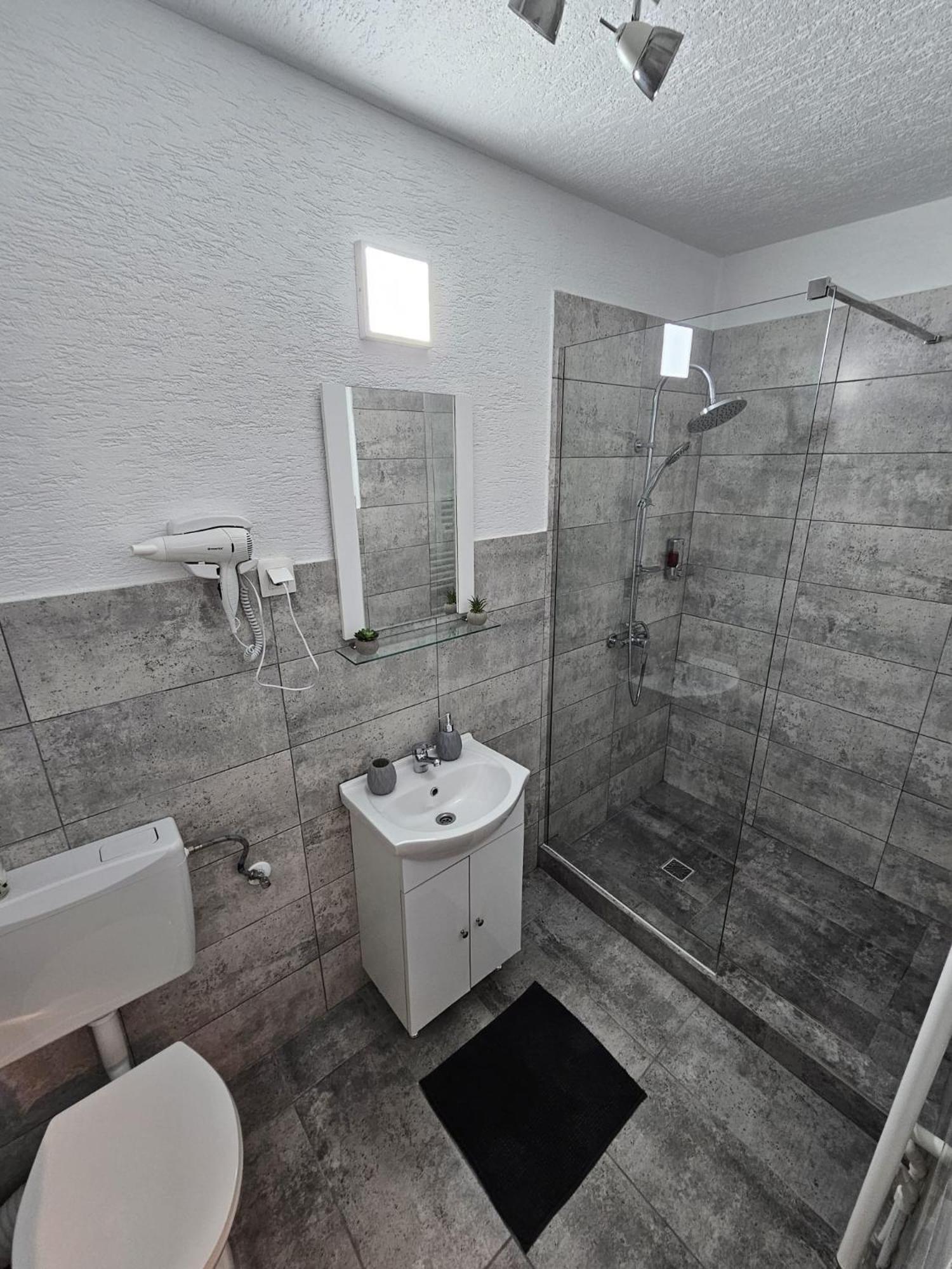 Mona Central Apartment هونيدوارا المظهر الخارجي الصورة